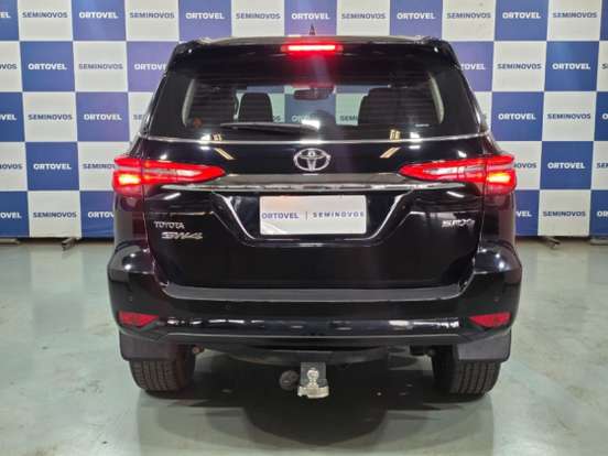 TOYOTA-HILUX SW4-2.8 D-4D TURBO DIESEL SRX 7L 4X4 AUTOMÁTICO TOYOTA-HILUX SW4-2023