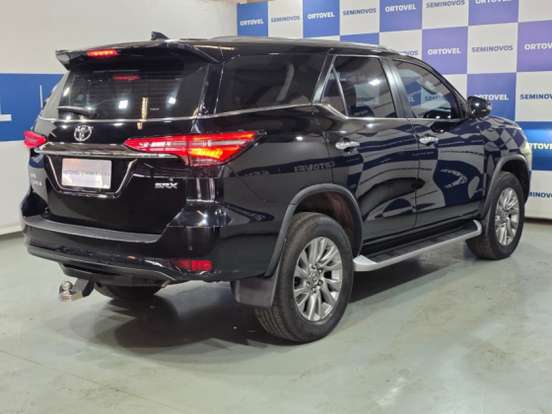 TOYOTA-HILUX SW4-2023