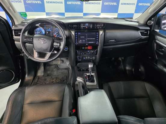 TOYOTA-HILUX SW4-2023
