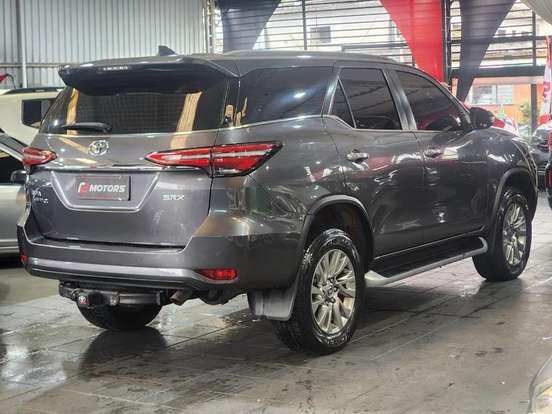 TOYOTA-HILUX SW4-2022