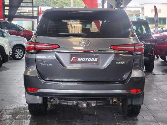 TOYOTA-HILUX SW4-2.8 D-4D TURBO DIESEL SRX 7L 4X4 AUTOMÁTICO TOYOTA-HILUX SW4-2022