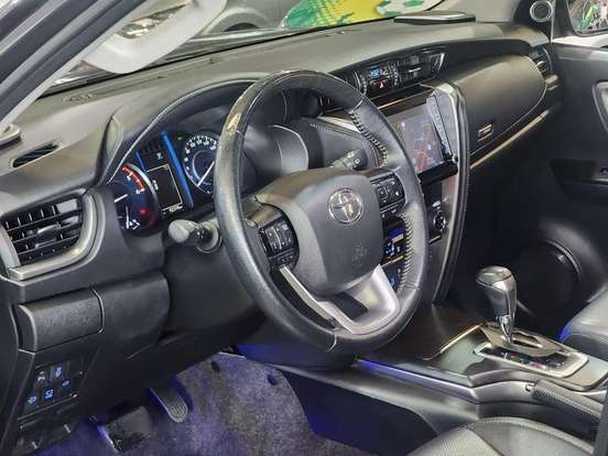 TOYOTA-HILUX SW4-2022