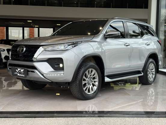 TOYOTA-HILUX SW4-2022