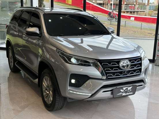 TOYOTA-HILUX SW4-2022