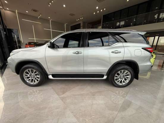 TOYOTA-HILUX SW4-2.8 D-4D TURBO DIESEL SRX 7L 4X4 AUTOMÁTICO TOYOTA-HILUX SW4-2022