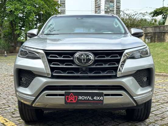 TOYOTA-HILUX SW4-2022