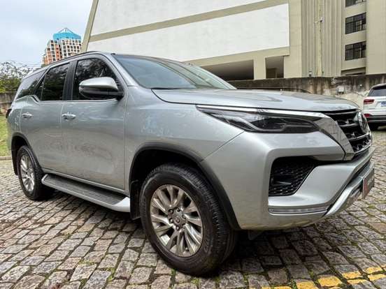 TOYOTA-HILUX SW4-2.8 D-4D TURBO DIESEL SRX 7L 4X4 AUTOMÁTICO TOYOTA-HILUX SW4-2022