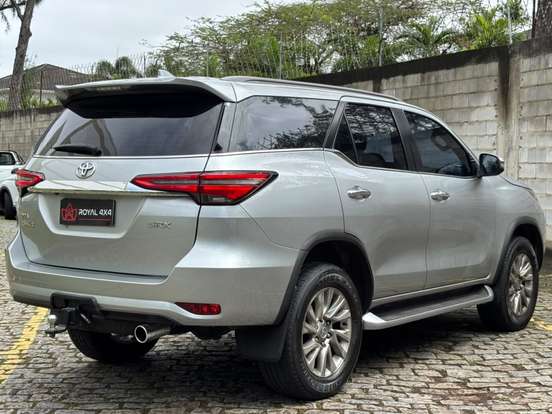 TOYOTA-HILUX SW4-2.8 D-4D TURBO DIESEL SRX 7L 4X4 AUTOMÁTICO TOYOTA-HILUX SW4-2022