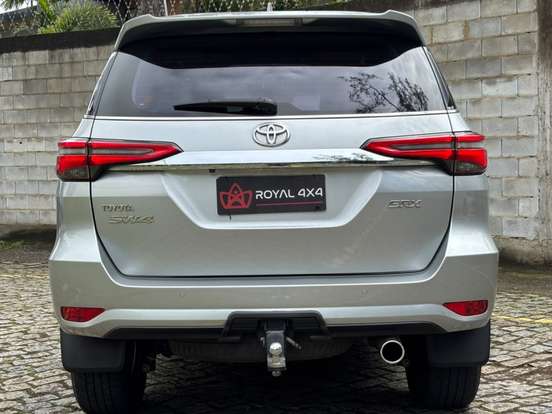 TOYOTA-HILUX SW4-2.8 D-4D TURBO DIESEL SRX 7L 4X4 AUTOMÁTICO TOYOTA-HILUX SW4-2022