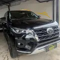 TOYOTA HILUX SW4 2.8 D-4D TURBO DIESEL SRX 7L 4X4 AUTOMÁTICO TOYOTA HILUX SW4 2.8 D-4D TURBO DIESEL SRX 7L 4X4 AUTOMÁTICO