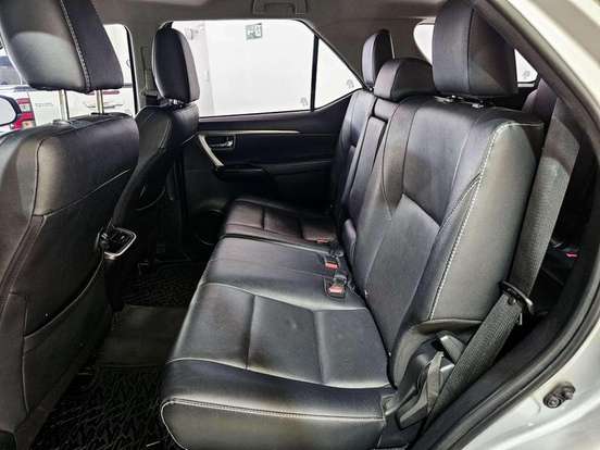 TOYOTA-HILUX SW4-2022