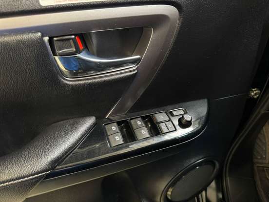 TOYOTA-HILUX SW4-2022