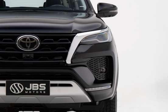 TOYOTA-HILUX SW4-2023