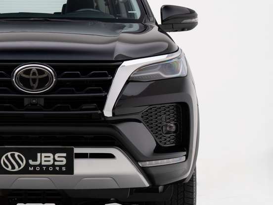 TOYOTA-HILUX SW4-2.8 D-4D TURBO DIESEL SRX 7L 4X4 AUTOMÁTICO TOYOTA-HILUX SW4-2023