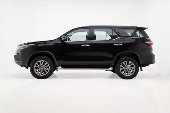 TOYOTA-HILUX SW4-2023
