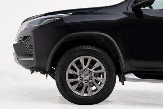 TOYOTA-HILUX SW4-2.8 D-4D TURBO DIESEL SRX 7L 4X4 AUTOMÁTICO TOYOTA-HILUX SW4-2023