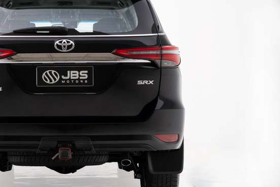 TOYOTA-HILUX SW4-2023