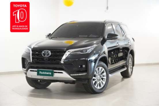 TOYOTA-HILUX SW4-2.8 D-4D TURBO DIESEL SRX 7L 4X4 AUTOMÁTICO TOYOTA-HILUX SW4-2023