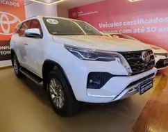 TOYOTA HILUX SW4 2.8 D-4D TURBO DIESEL SRX 7L 4X4 AUTOMÁTICO TOYOTA HILUX SW4 2.8 D-4D TURBO DIESEL SRX 7L 4X4 AUTOMÁTICO