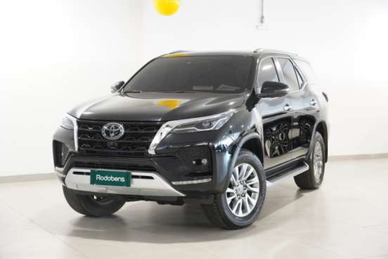 TOYOTA-HILUX SW4-2.8 D-4D TURBO DIESEL SRX 7L 4X4 AUTOMÁTICO TOYOTA-HILUX SW4-2023