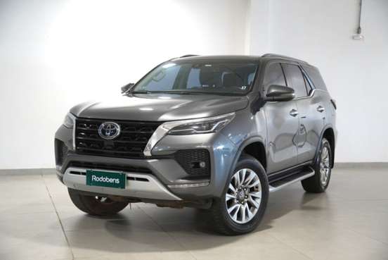 TOYOTA-HILUX SW4-2.8 D-4D TURBO DIESEL SRX 7L 4X4 AUTOMÁTICO TOYOTA-HILUX SW4-2021