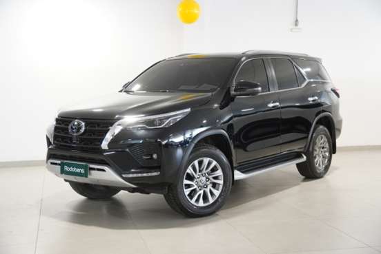 TOYOTA-HILUX SW4-2.8 D-4D TURBO DIESEL SRX 7L 4X4 AUTOMÁTICO TOYOTA-HILUX SW4-2023