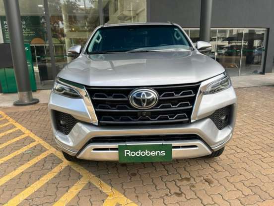 TOYOTA-HILUX SW4-2.8 D-4D TURBO DIESEL SRX 7L 4X4 AUTOMÁTICO TOYOTA-HILUX SW4-2023
