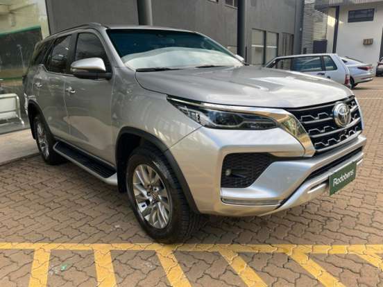 TOYOTA-HILUX SW4-2.8 D-4D TURBO DIESEL SRX 7L 4X4 AUTOMÁTICO TOYOTA-HILUX SW4-2023