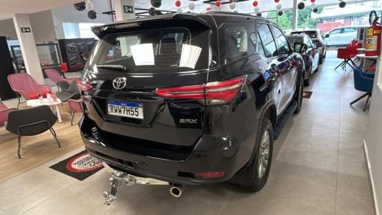 TOYOTA-HILUX SW4-2023