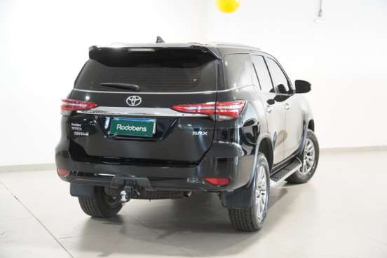 TOYOTA-HILUX SW4-2023