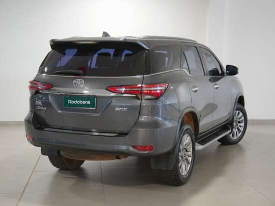 TOYOTA-HILUX SW4-2.8 D-4D TURBO DIESEL SRX 7L 4X4 AUTOMÁTICO TOYOTA-HILUX SW4-2021
