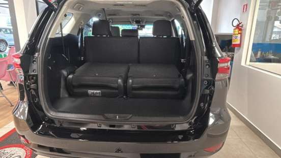 TOYOTA-HILUX SW4-2.8 D-4D TURBO DIESEL SRX 7L 4X4 AUTOMÁTICO TOYOTA-HILUX SW4-2023