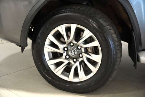 TOYOTA-HILUX SW4-2.8 D-4D TURBO DIESEL SRX 7L 4X4 AUTOMÁTICO TOYOTA-HILUX SW4-2021