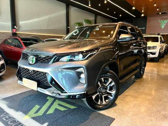 TOYOTA-HILUX SW4-2024