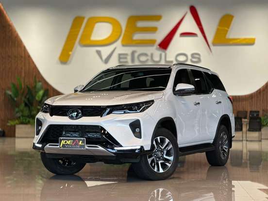 TOYOTA-HILUX SW4-2.8 D-4D TURBO DIESEL SRX PLATINUM 4X4 AUTOMÁTICO TOYOTA-HILUX SW4-2025