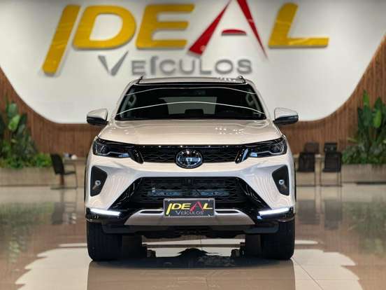 TOYOTA-HILUX SW4-2025