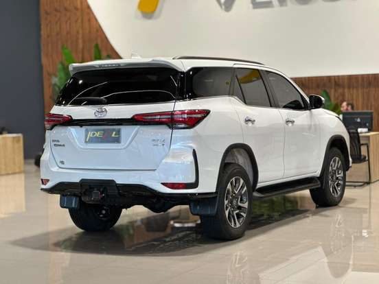 TOYOTA-HILUX SW4-2025