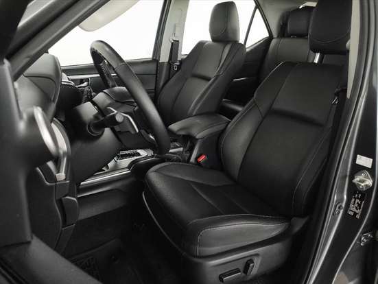 TOYOTA-HILUX SW4-2.8 D-4D TURBO DIESEL SRX PLATINUM 7L 4X4 AUTOMÁTICO TOYOTA-HILUX SW4-2024