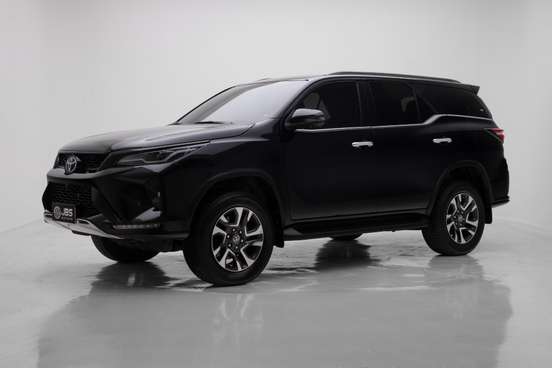 TOYOTA-HILUX SW4-2024