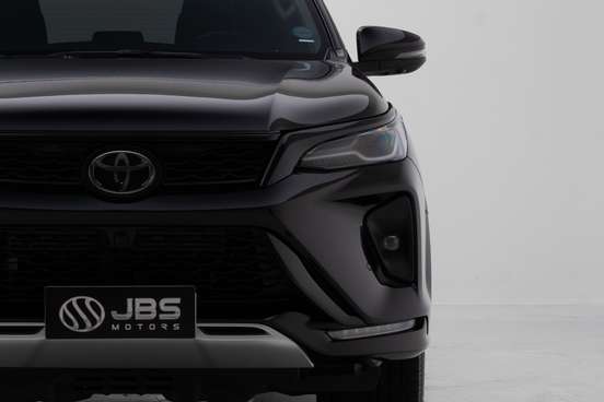 TOYOTA-HILUX SW4-2024