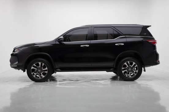 TOYOTA-HILUX SW4-2024