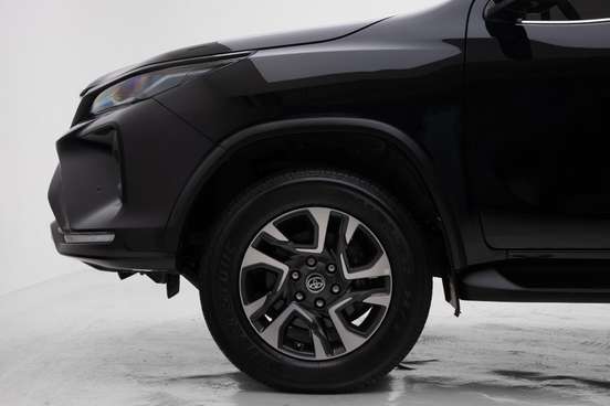 TOYOTA-HILUX SW4-2024