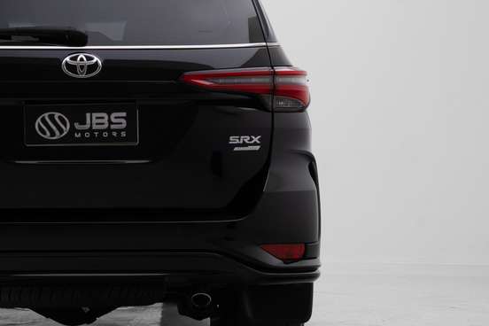 TOYOTA-HILUX SW4-2024
