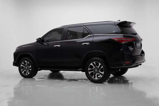 TOYOTA-HILUX SW4-2024