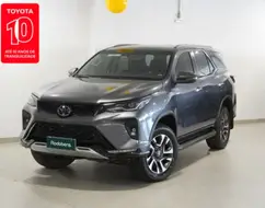 TOYOTA HILUX SW4 2.8 D-4D TURBO DIESEL SRX PLATINUM 7L 4X4 AUTOMÁTICO TOYOTA HILUX SW4 2.8 D-4D TURBO DIESEL SRX PLATINUM 7L 4X4 AUTOMÁTICO