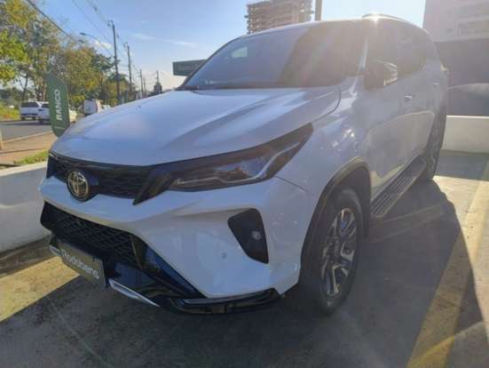 TOYOTA-HILUX SW4-2024