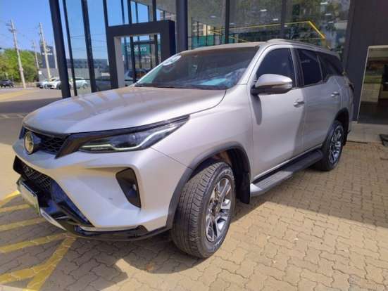 TOYOTA-HILUX SW4-2024