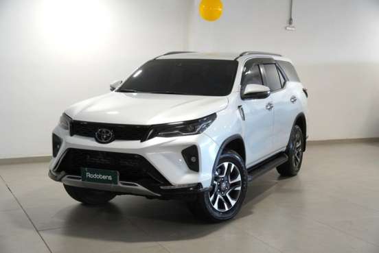 TOYOTA-HILUX SW4-2025