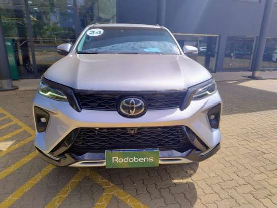 TOYOTA-HILUX SW4-2024