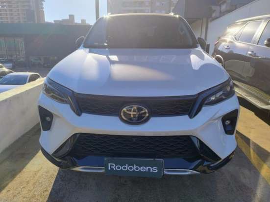 TOYOTA-HILUX SW4-2024